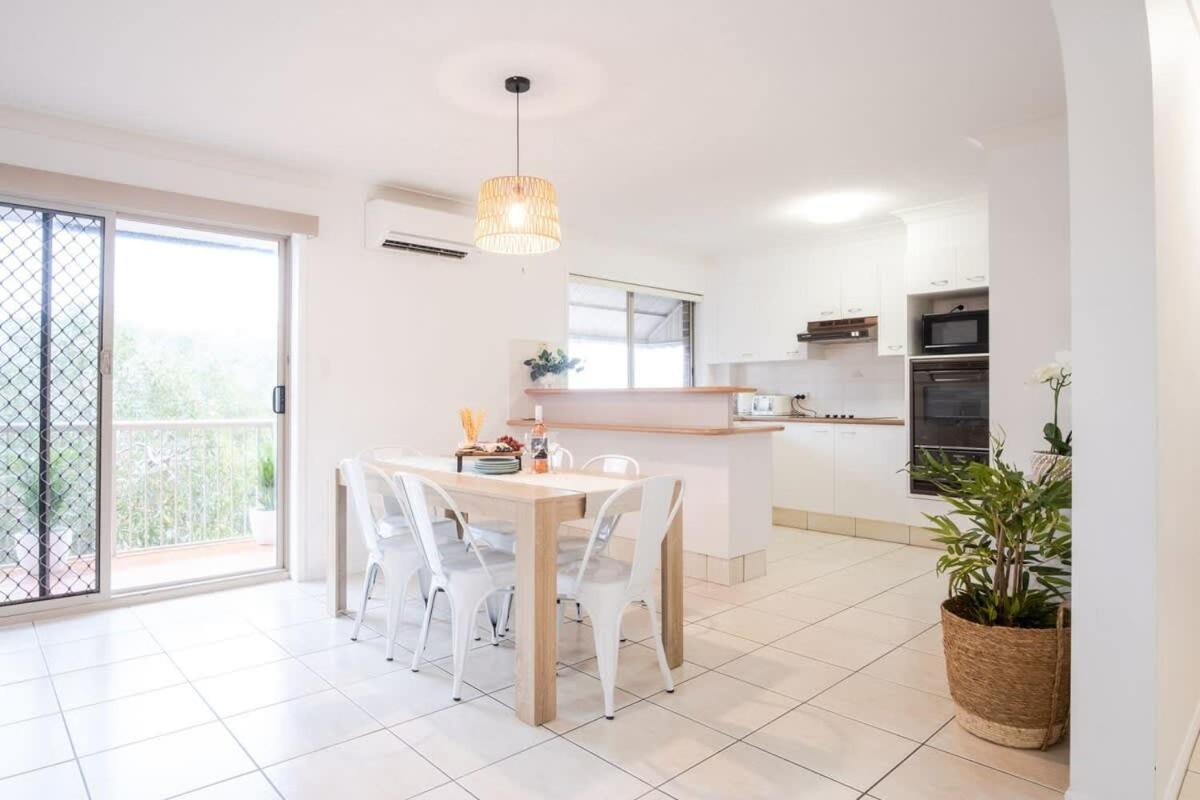 Spacious Apartment, Walk To Kings Beach Caloundra Exterior foto